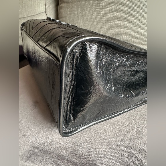 YSL MEDIUM NIKKI TOTE - EXCELLENT CONDITION!! - Picture 12 of 14